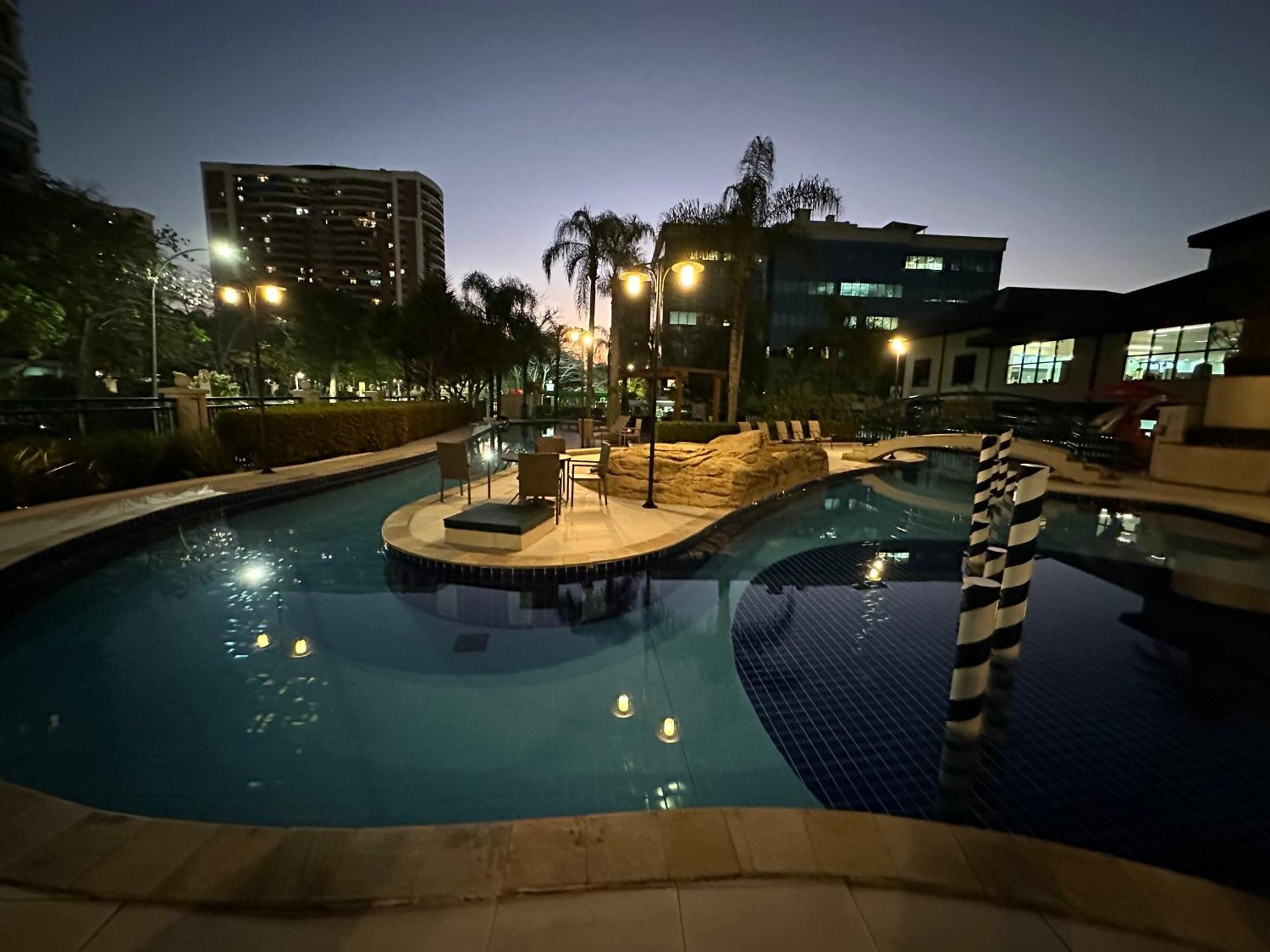 Flat Com Vista Panoramica -15- Na Barra Da Tijuca - Estacionamento Gratuito - Frigobar - Ar Condicionado - Piscina - Academia - Balsa Gratis - Varanda - Vista Parcial Mar E Lagoa Appart hôtel
