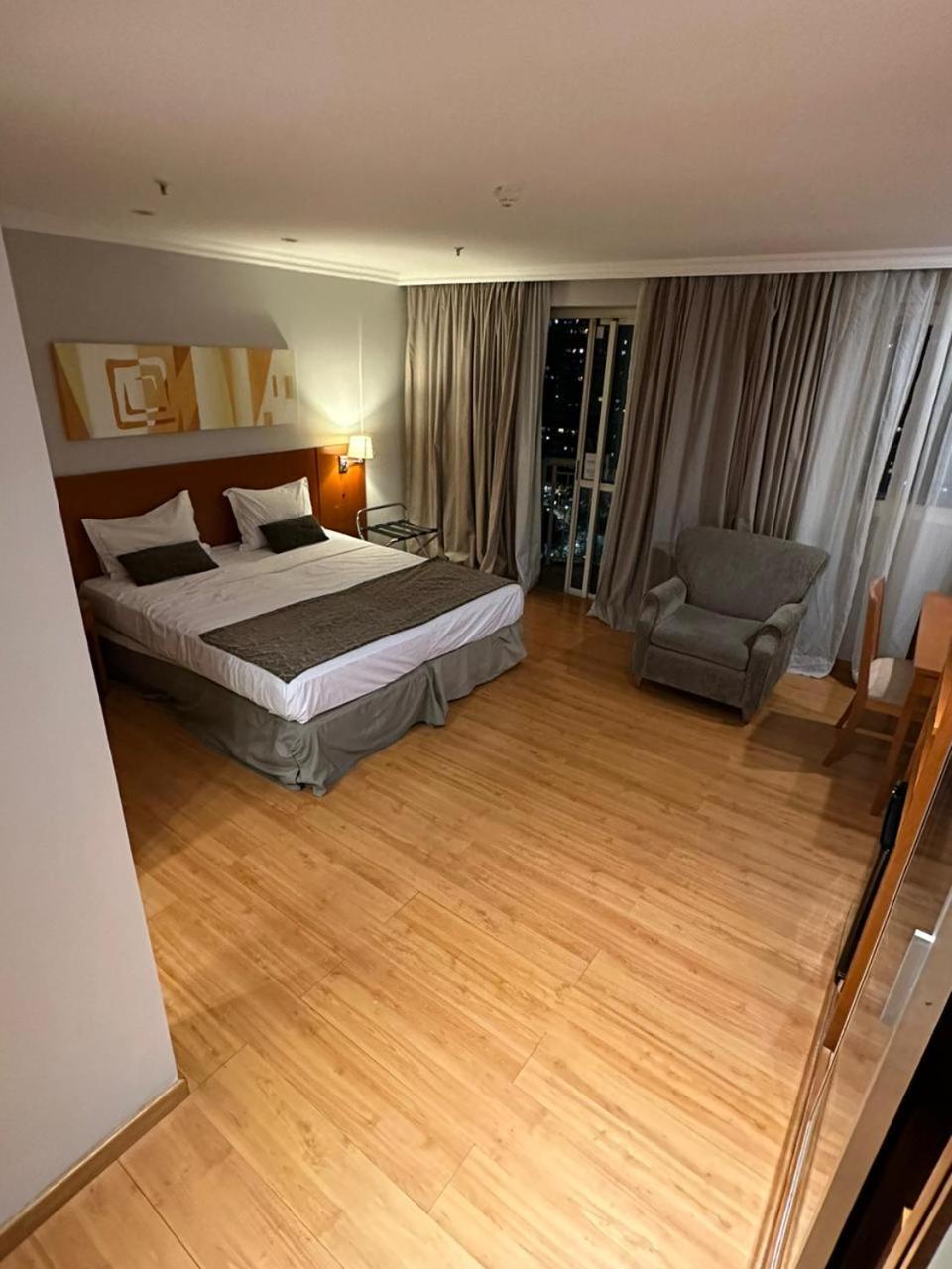 Appart hôtel Flat Com Vista Panoramica -15- Na Barra Da Tijuca - Estacionamento Gratuito - Frigobar - Ar Condicionado - Piscina - Academia - Balsa Gratis - Varanda - Vista Parcial Mar E Lagoa
